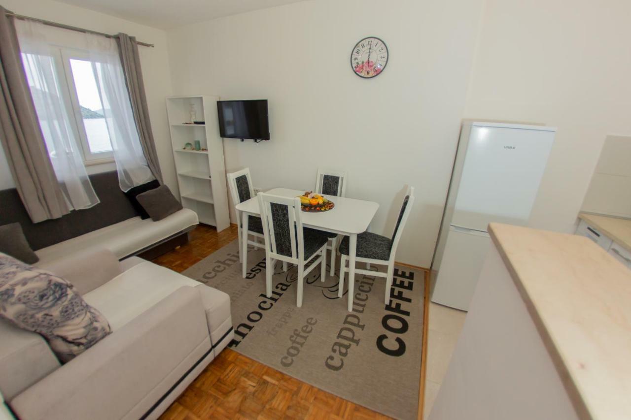 Apartmani Sunset Rogotin ภายนอก รูปภาพ
