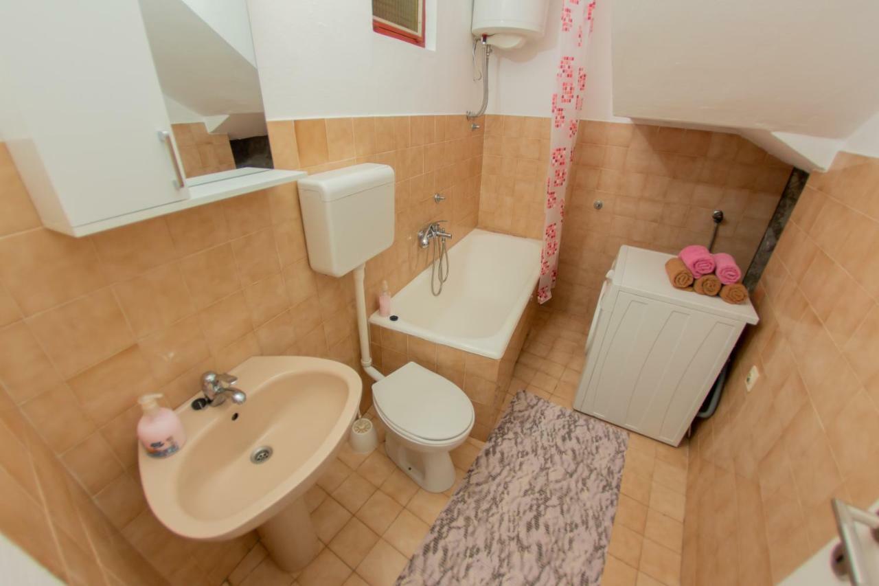 Apartmani Sunset Rogotin ภายนอก รูปภาพ